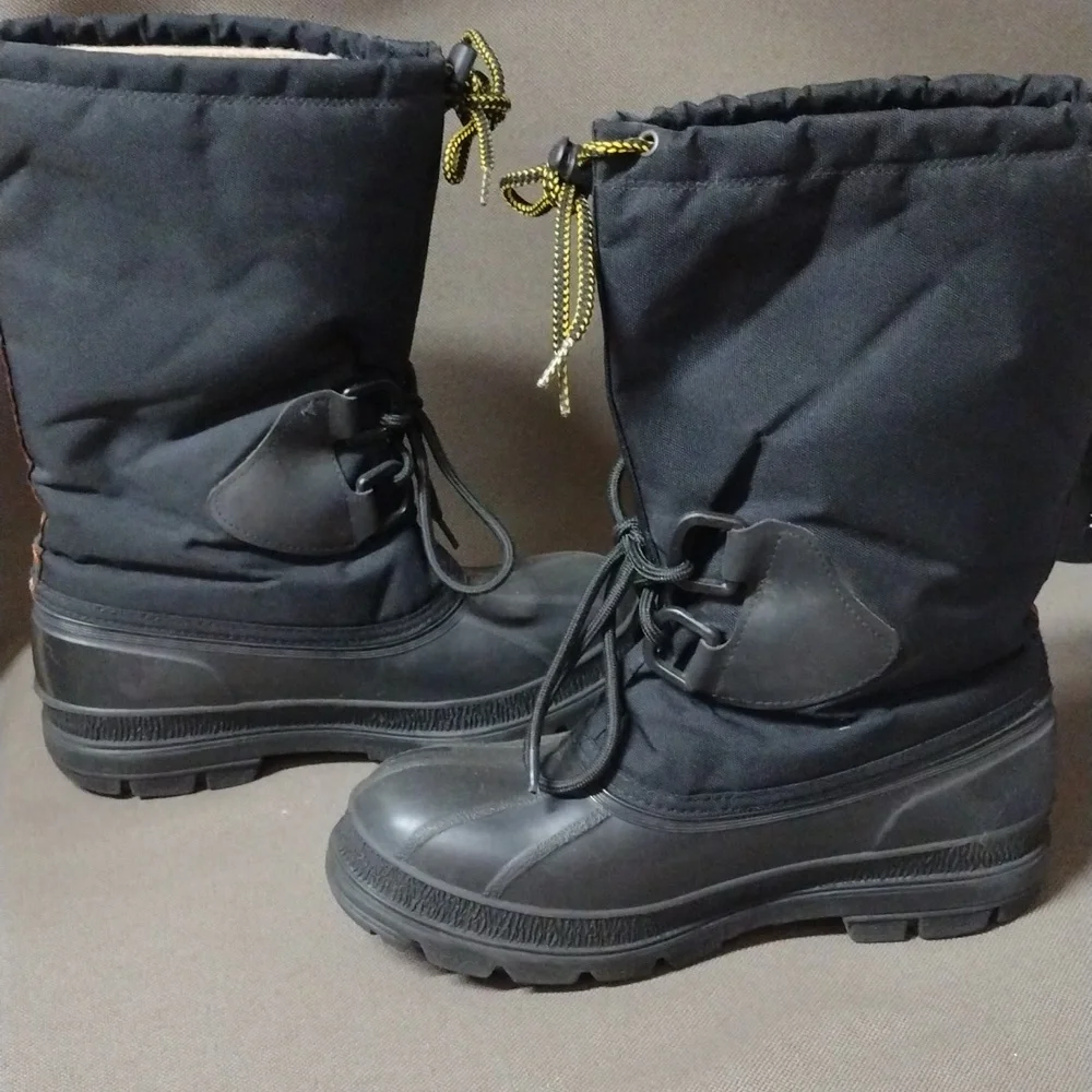 Kamik Skidoo winter boots 9